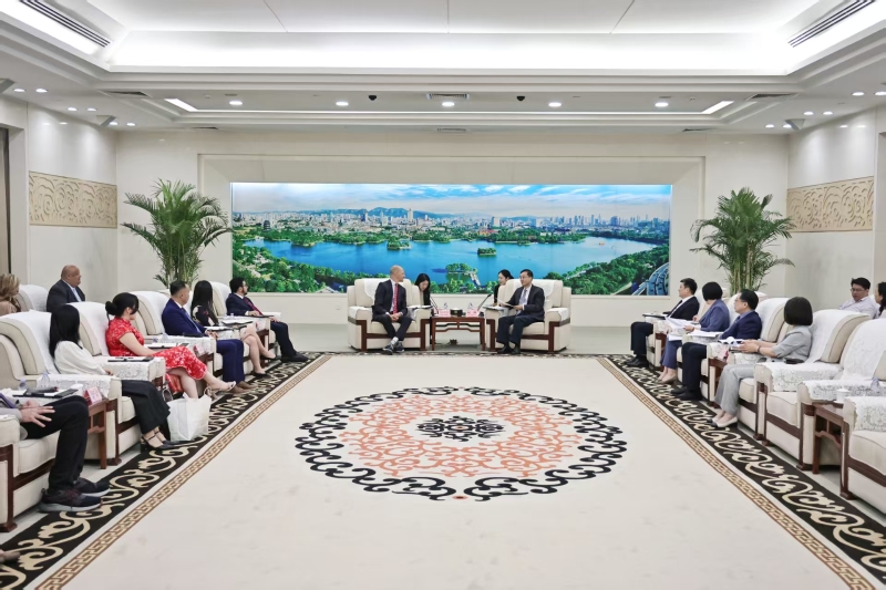 劉強會見美國薩克拉門托市市長凱文·麥卡迪